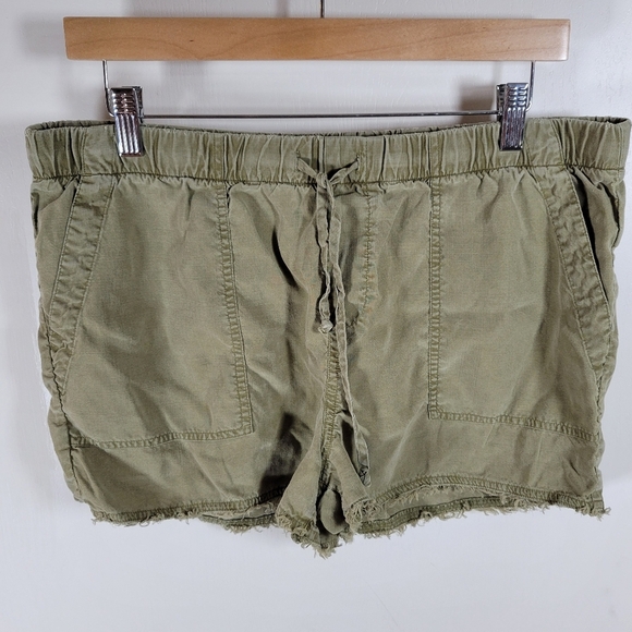 Bella Dahl Green Distressed Tencel Lyocell Shorts Size Large - Picture 1 of 10